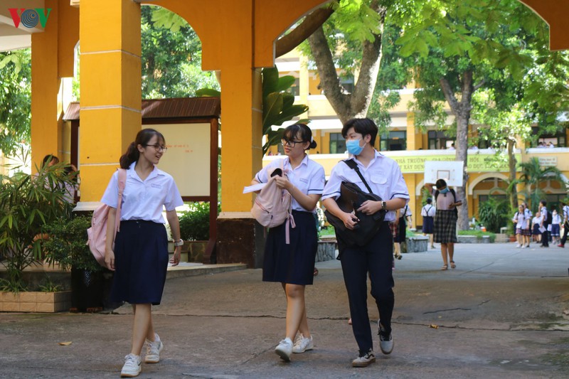 thi tuyen sinh vao lop 10 o tphcm: mon ngoai ngu kha de hinh 1