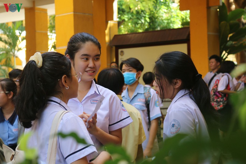 thi tuyen sinh vao lop 10 o tphcm: mon ngoai ngu kha de hinh 2
