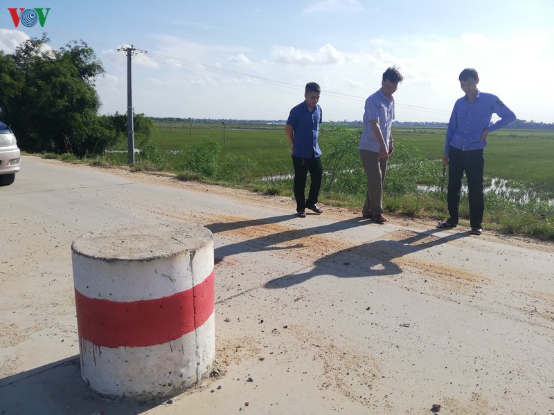 nhieu tuyen de o bac giang dang ngay dem "oan lung" cong xe tai 40 tan hinh 3
