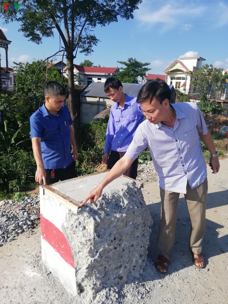 nhieu tuyen de o bac giang dang ngay dem "oan lung" cong xe tai 40 tan hinh 4