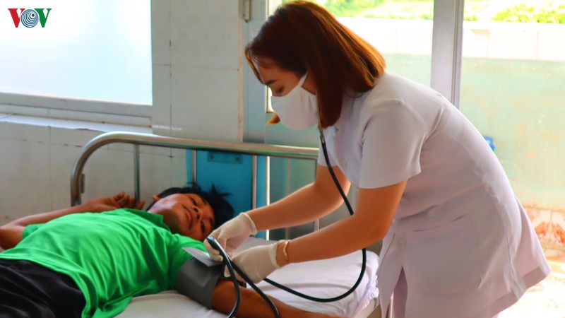 hang chuc cong nhan o binh phuoc cap cuu nghi ngo doc thuc pham hinh 2