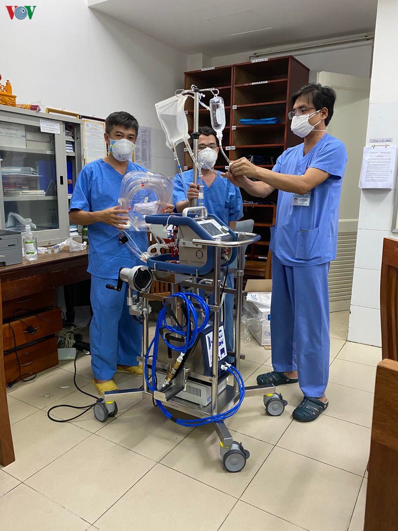 benh vien cho ray cu e-kip phan ung nhanh chong covid-19 ra da nang hinh 2