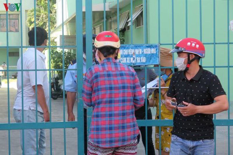 da nang tich cuc dieu tri ca mac covid-19, ra soat nguoi den benh vien c hinh 3