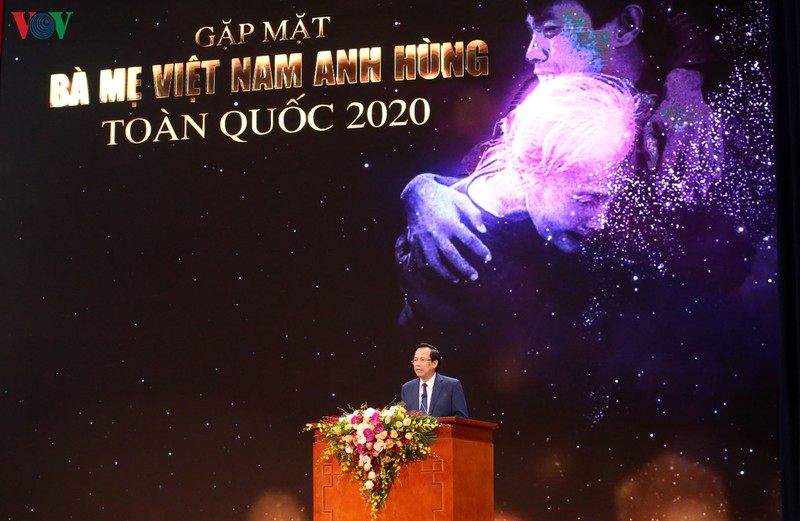 hinh anh xuc dong gap mat ba me viet nam anh hung toan quoc nam 2020 hinh 5