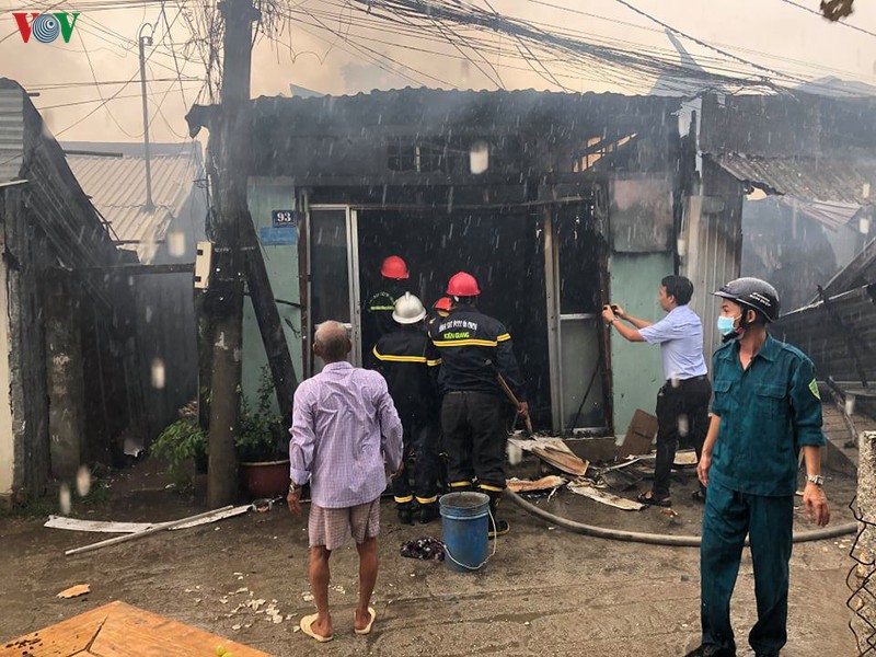 hoa hoan thieu rui 3 nha dan o kien giang hinh 2