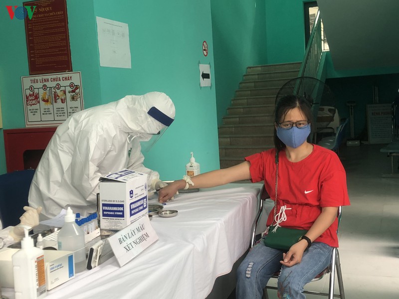 ha noi "tang toc" test nhanh covid-19 cho 21.000 nguoi tro ve tu da nang hinh 5