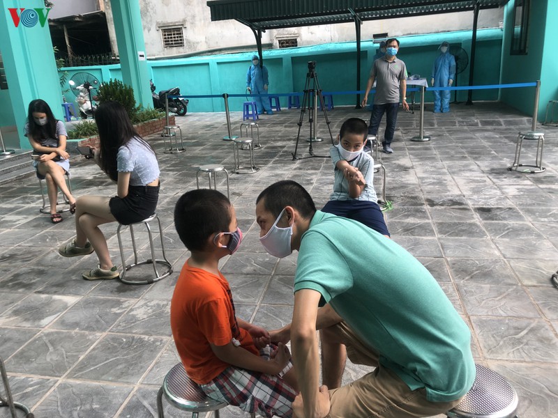 ha noi "tang toc" test nhanh covid-19 cho 21.000 nguoi tro ve tu da nang hinh 7