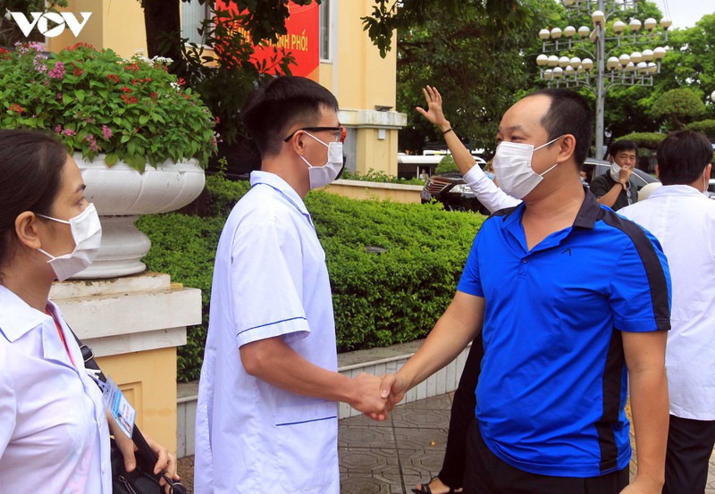 doan bac si, dieu duong hai phong len duong chi vien cho da nang hinh 4