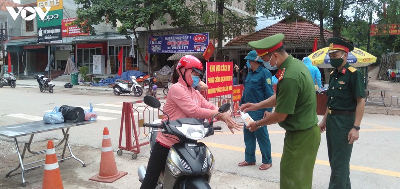 lang son phong toa, cach ly y te doi voi khu pho 7, thi tran dinh lap hinh 2