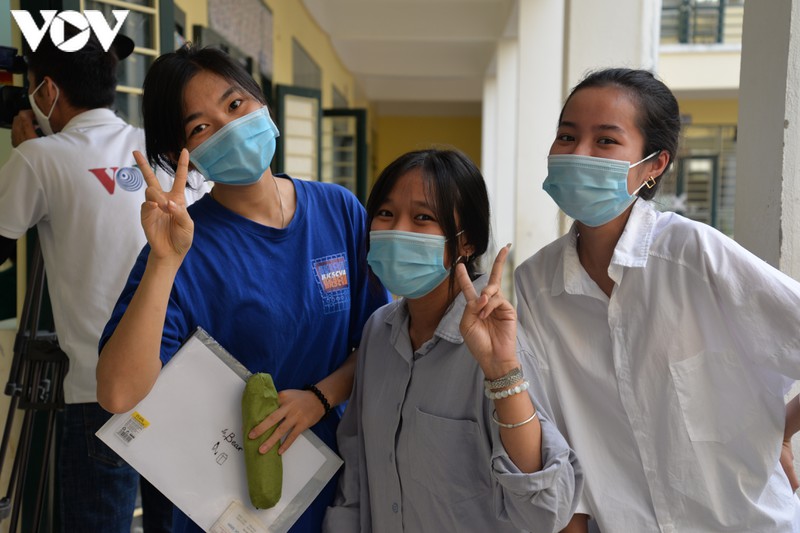 hinh anh thi sinh o mot so tinh bien gioi trong buoi thi dau tien hinh 6