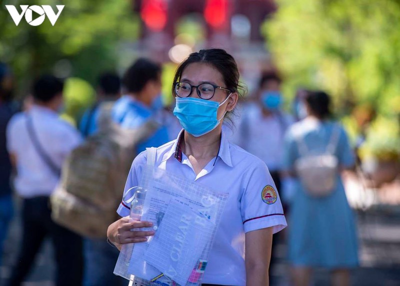 hinh anh thi sinh o hue trong buoi thi tot nghiep dau tien hinh 2