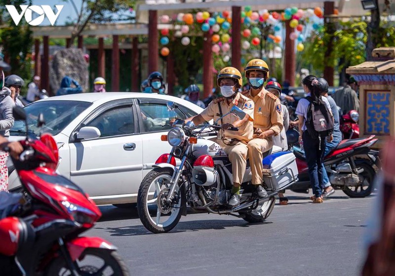 hinh anh thi sinh o hue trong buoi thi tot nghiep dau tien hinh 3