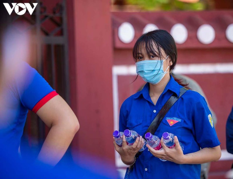 hinh anh thi sinh o hue trong buoi thi tot nghiep dau tien hinh 10
