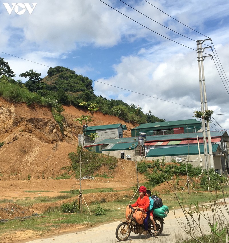 da lan lam 1 nguoi chet: son la huy dong gan 1.000 nguoi khac phuc  hinh 4