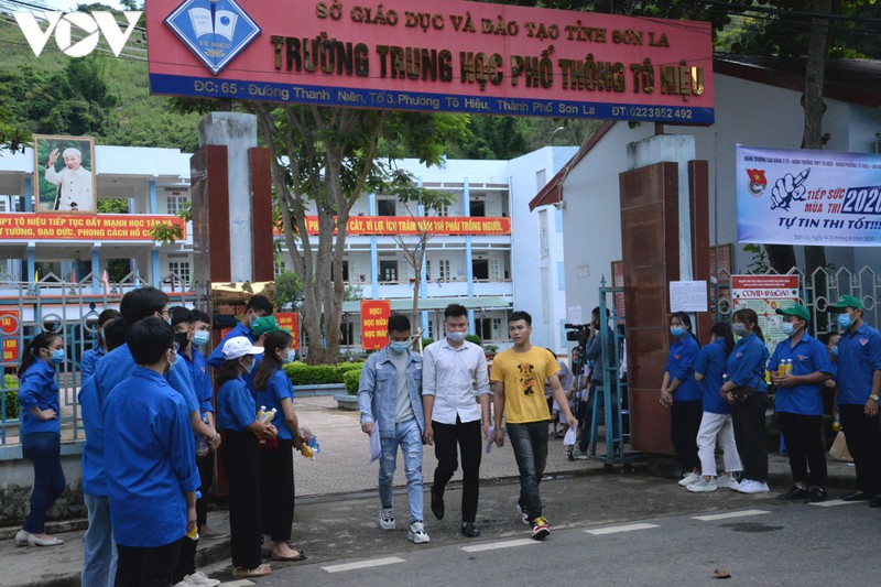 buoi thi dau tien: de ngu van vua suc, khong co nhieu su co dang tiec hinh 5