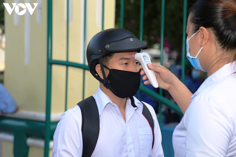 thi thpt: cac tinh mien trung vang 629 hoc sinh buoi thi mon van hinh 14
