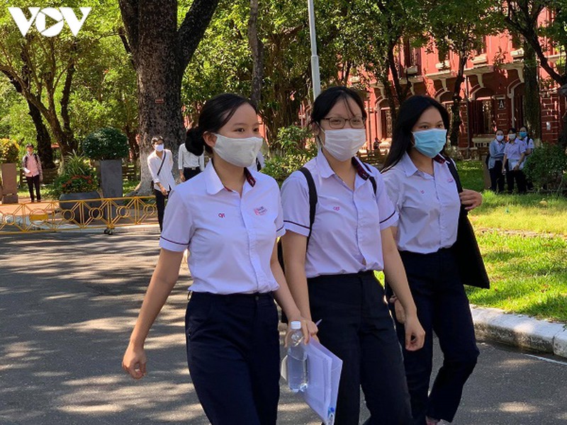 thi thpt: cac tinh mien trung vang 629 hoc sinh buoi thi mon van hinh 15