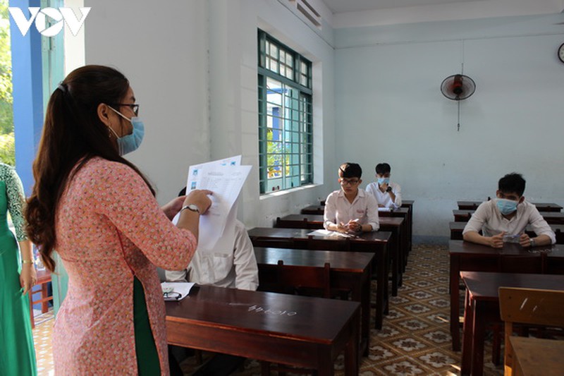 thi thpt: cac tinh mien trung vang 629 hoc sinh buoi thi mon van hinh 1