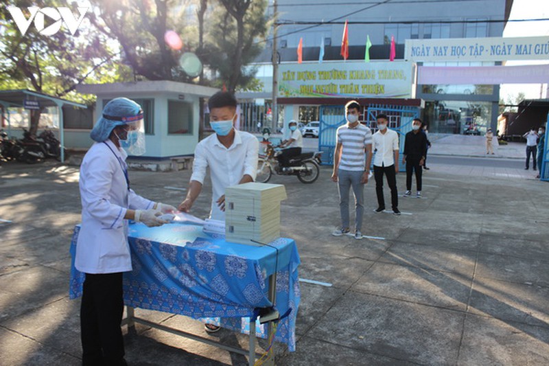 thi thpt: cac tinh mien trung vang 629 hoc sinh buoi thi mon van hinh 3