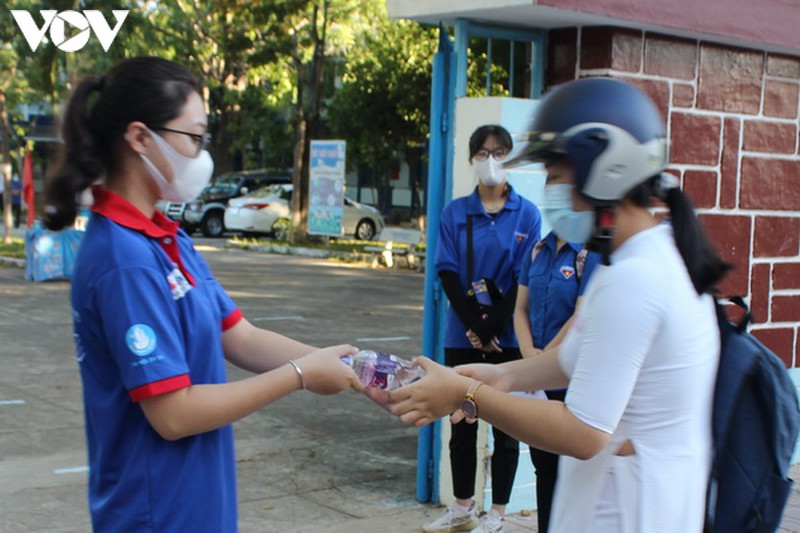 thi thpt: cac tinh mien trung vang 629 hoc sinh buoi thi mon van hinh 4