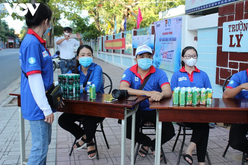 thi thpt: cac tinh mien trung vang 629 hoc sinh buoi thi mon van hinh 5