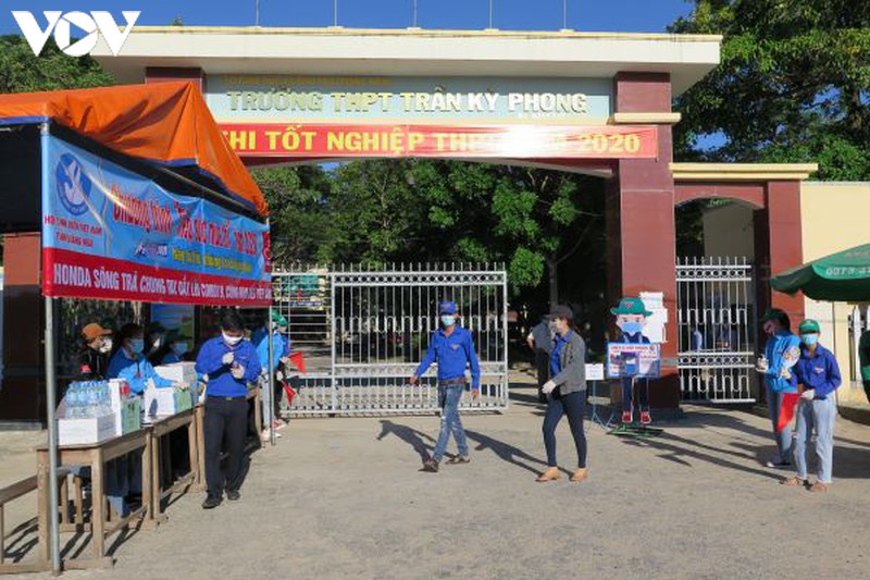 thi thpt: cac tinh mien trung vang 629 hoc sinh buoi thi mon van hinh 8