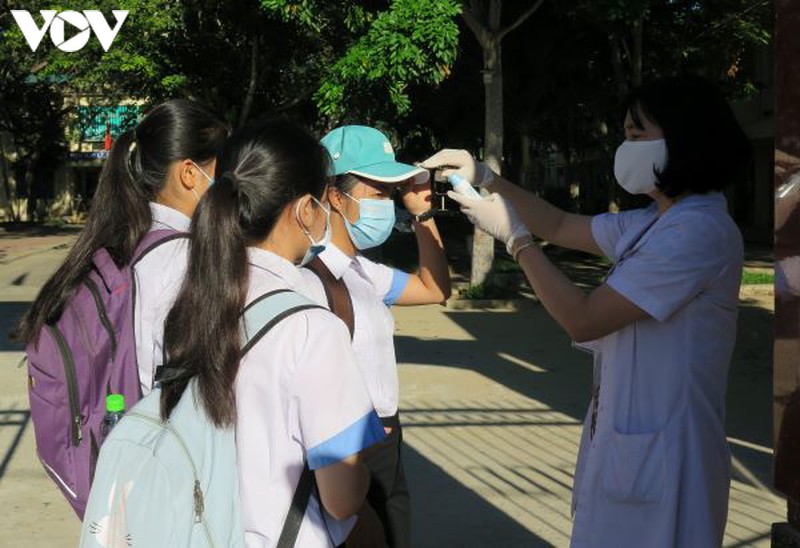 thi thpt: cac tinh mien trung vang 629 hoc sinh buoi thi mon van hinh 9