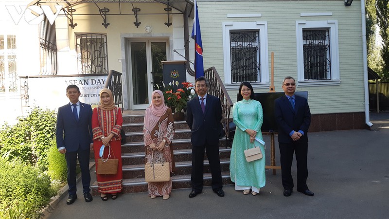 le thuong co nhan ky niem 53 nam thanh lap asean tai ucraina hinh 2