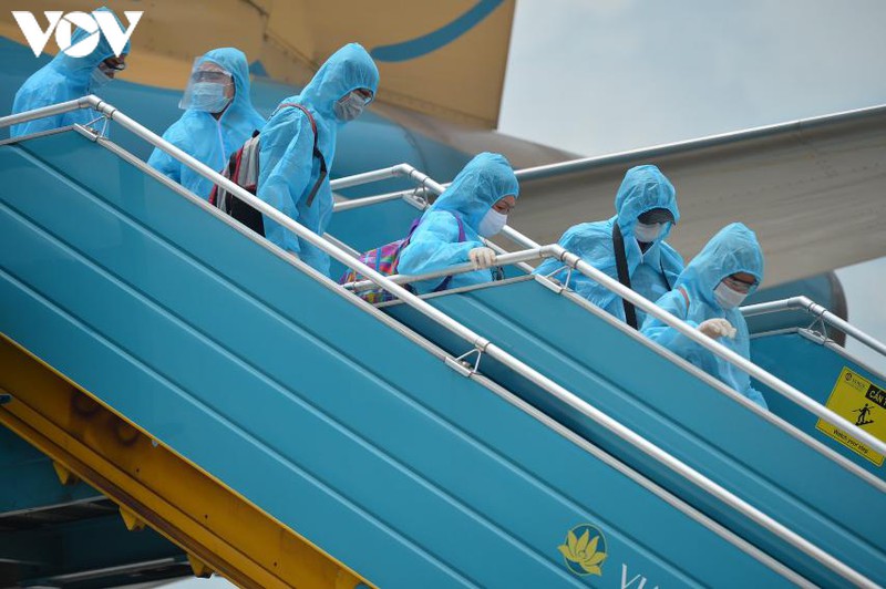 chuyen bay dau tien "giai cuu" 202 du khach mac ket o da nang ve ha noi an toan hinh 1