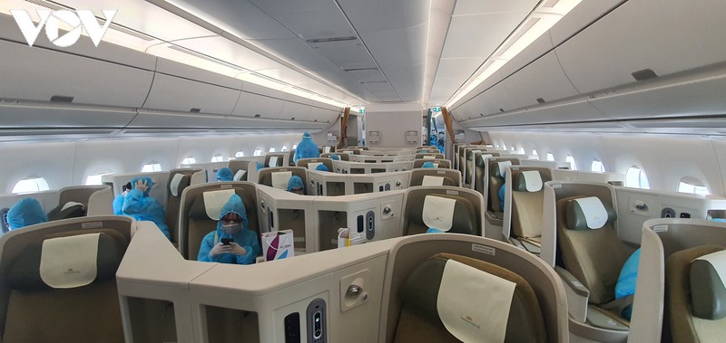 chuyen bay cho hon 300 du khach mac ket o da nang ve den tan son nhat hinh 4
