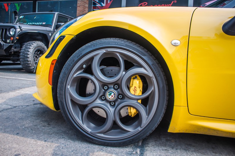 alfa romeo 4c edition duy nhat tai viet nam di lam dep don tet hinh 4