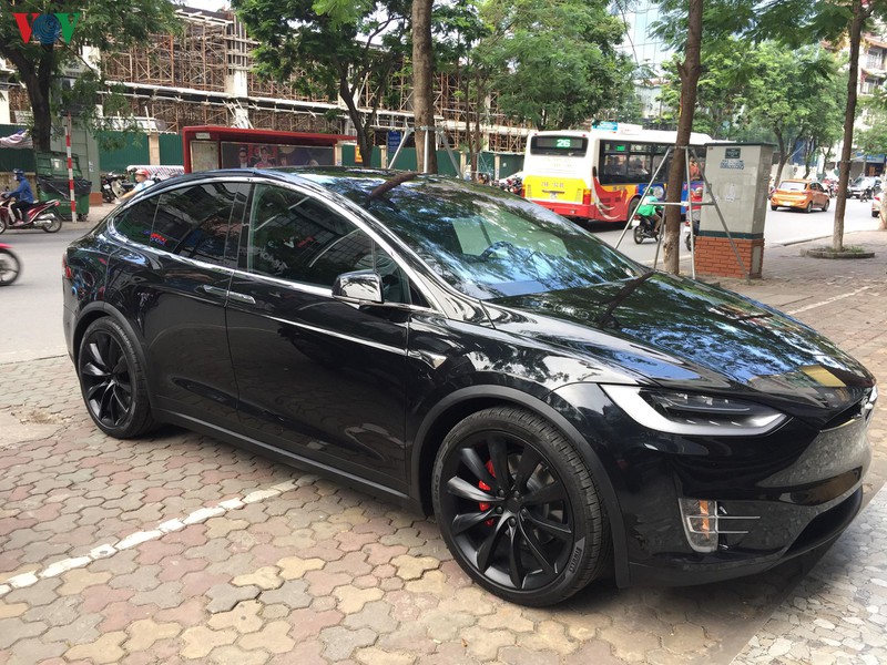 hinh anh chi tiet suv dien tesla model x p100d cua thieu gia ha noi hinh 1