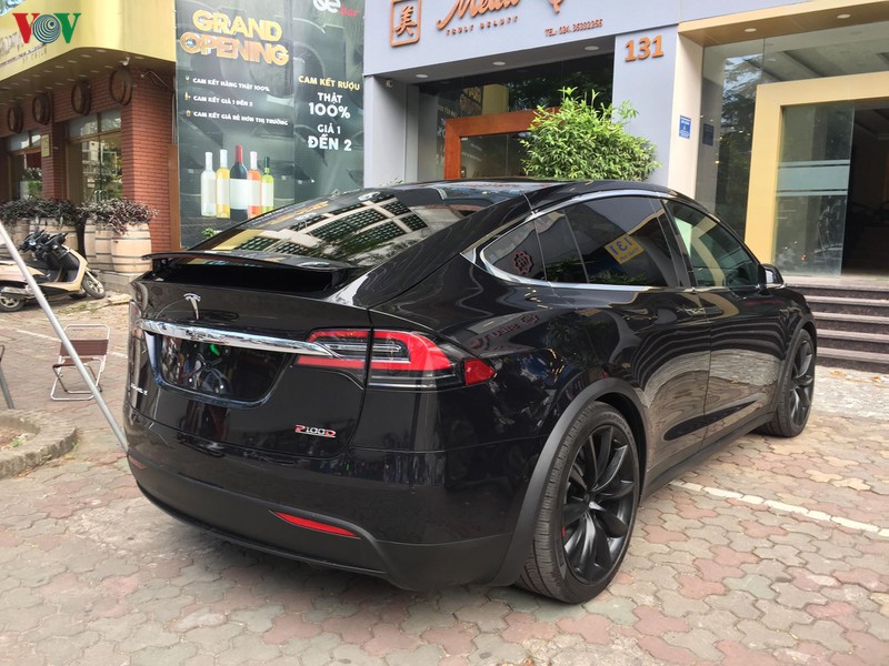 hinh anh chi tiet suv dien tesla model x p100d cua thieu gia ha noi hinh 4