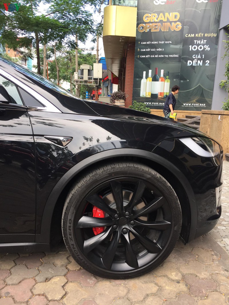 hinh anh chi tiet suv dien tesla model x p100d cua thieu gia ha noi hinh 6