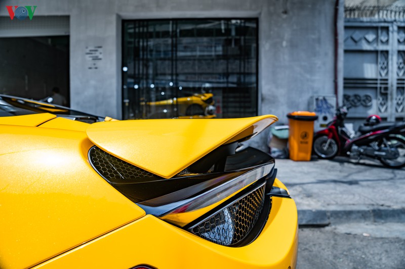 mclaren 720s spider khoe dang tren duong pho sai gon hinh 12