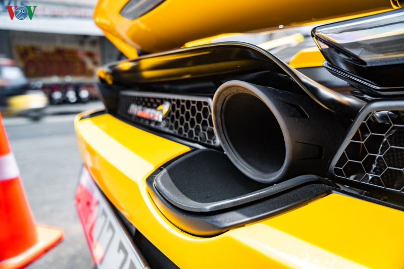 mclaren 720s spider khoe dang tren duong pho sai gon hinh 11