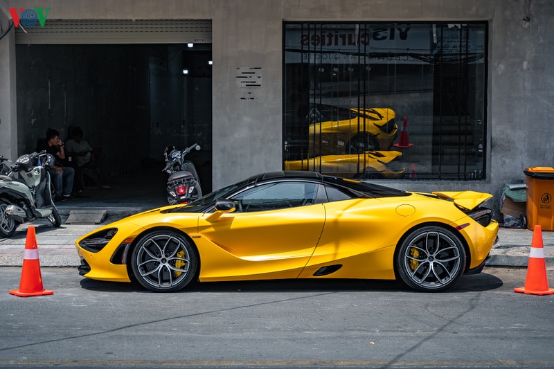 mclaren 720s spider khoe dang tren duong pho sai gon hinh 4