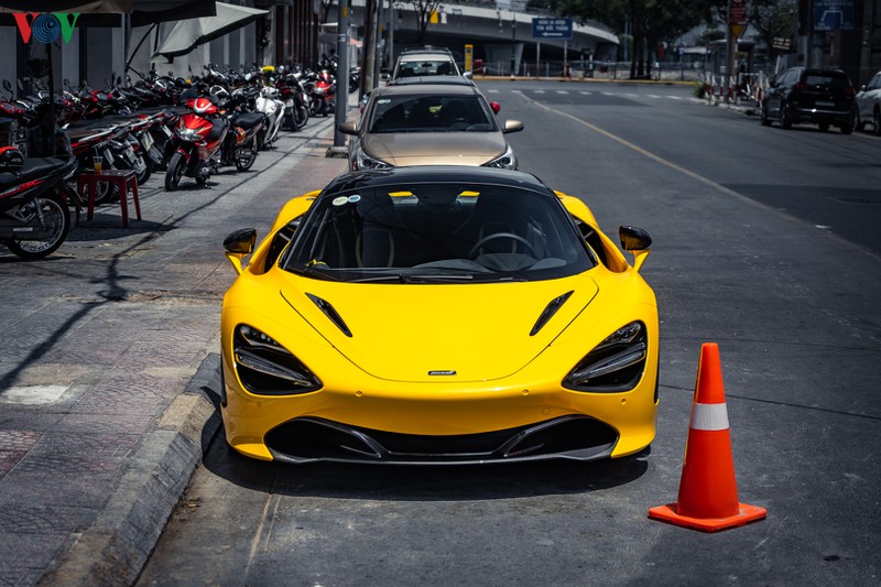 mclaren 720s spider khoe dang tren duong pho sai gon hinh 2