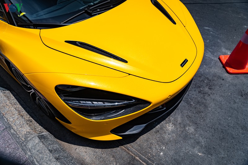 mclaren 720s spider khoe dang tren duong pho sai gon hinh 3