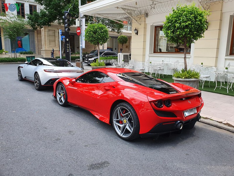 can canh ferrari f8 tributo dau tien tren pho sai gon hinh 12
