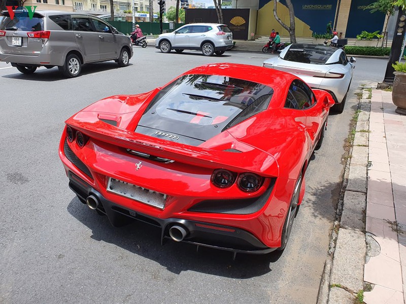 can canh ferrari f8 tributo dau tien tren pho sai gon hinh 4