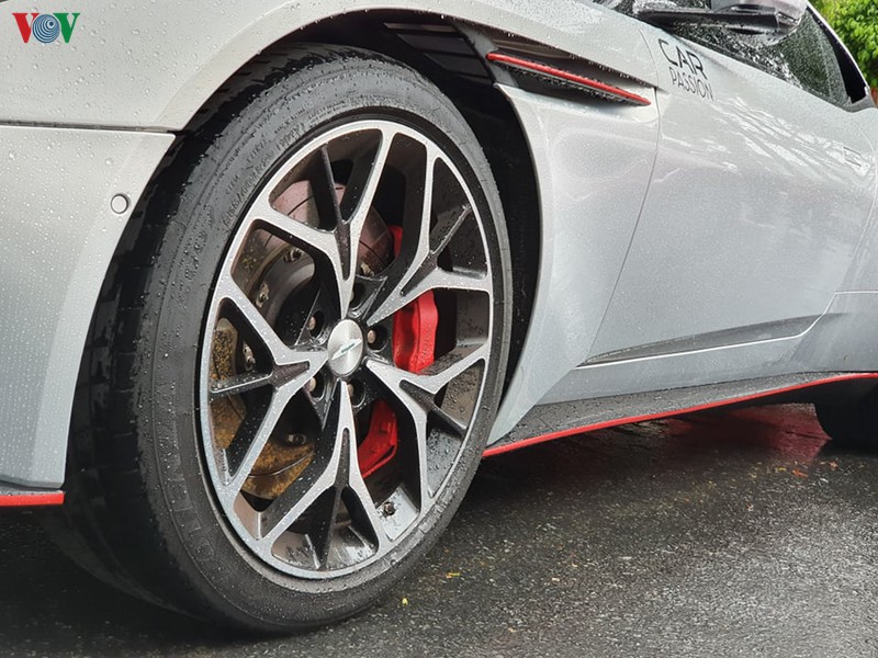ngam aston martin db11 mau xam skyfall silver doc nhat viet nam hinh 6