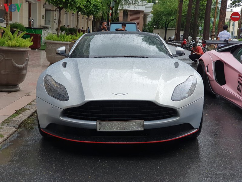 ngam aston martin db11 mau xam skyfall silver doc nhat viet nam hinh 1