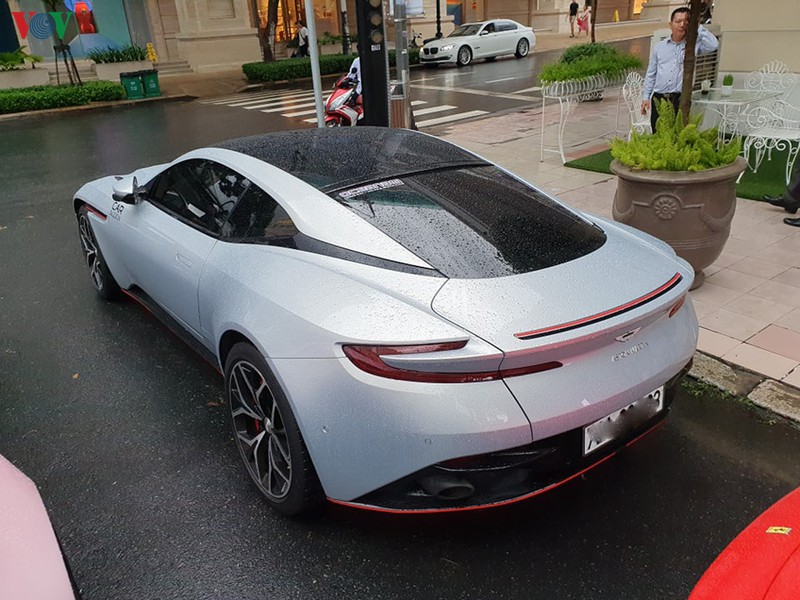 ngam aston martin db11 mau xam skyfall silver doc nhat viet nam hinh 2