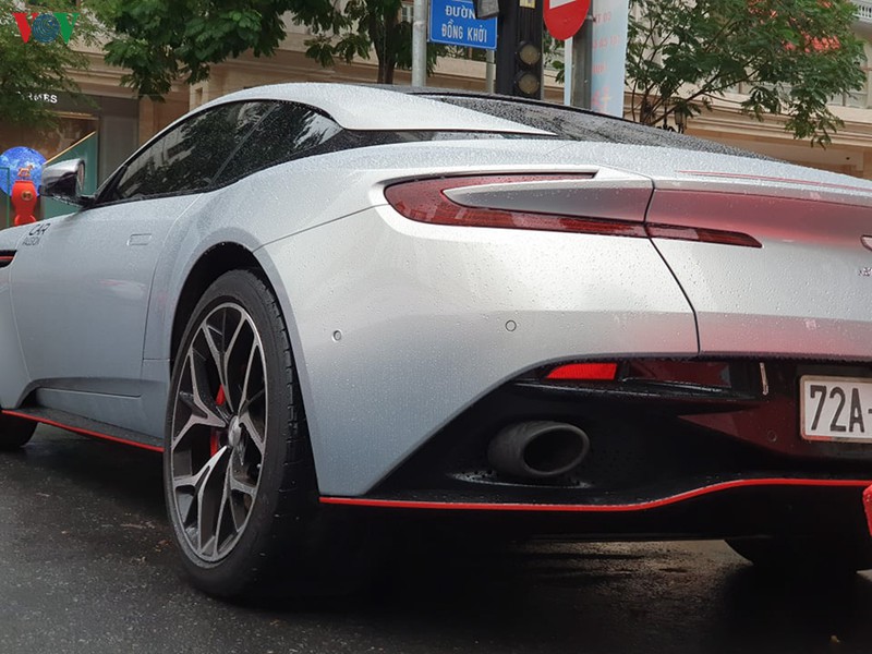 ngam aston martin db11 mau xam skyfall silver doc nhat viet nam hinh 11