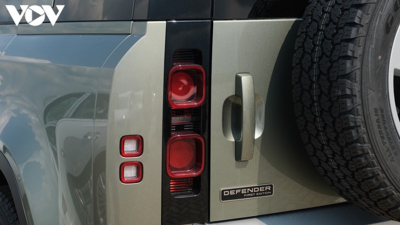 can canh land rover defender the he moi vua xuat hien tai viet nam hinh 5