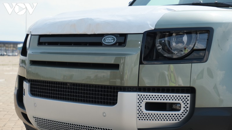 can canh land rover defender the he moi vua xuat hien tai viet nam hinh 2