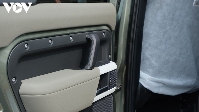 can canh land rover defender the he moi vua xuat hien tai viet nam hinh 6