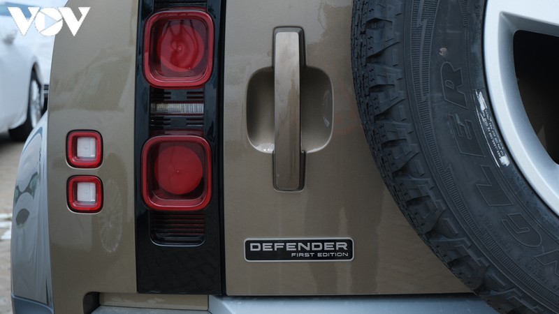can canh land rover defender the he moi vua xuat hien tai viet nam hinh 7