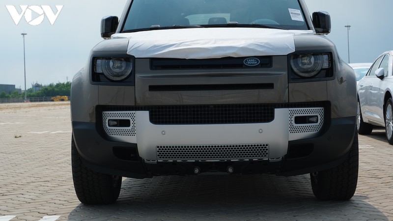 can canh land rover defender the he moi vua xuat hien tai viet nam hinh 1